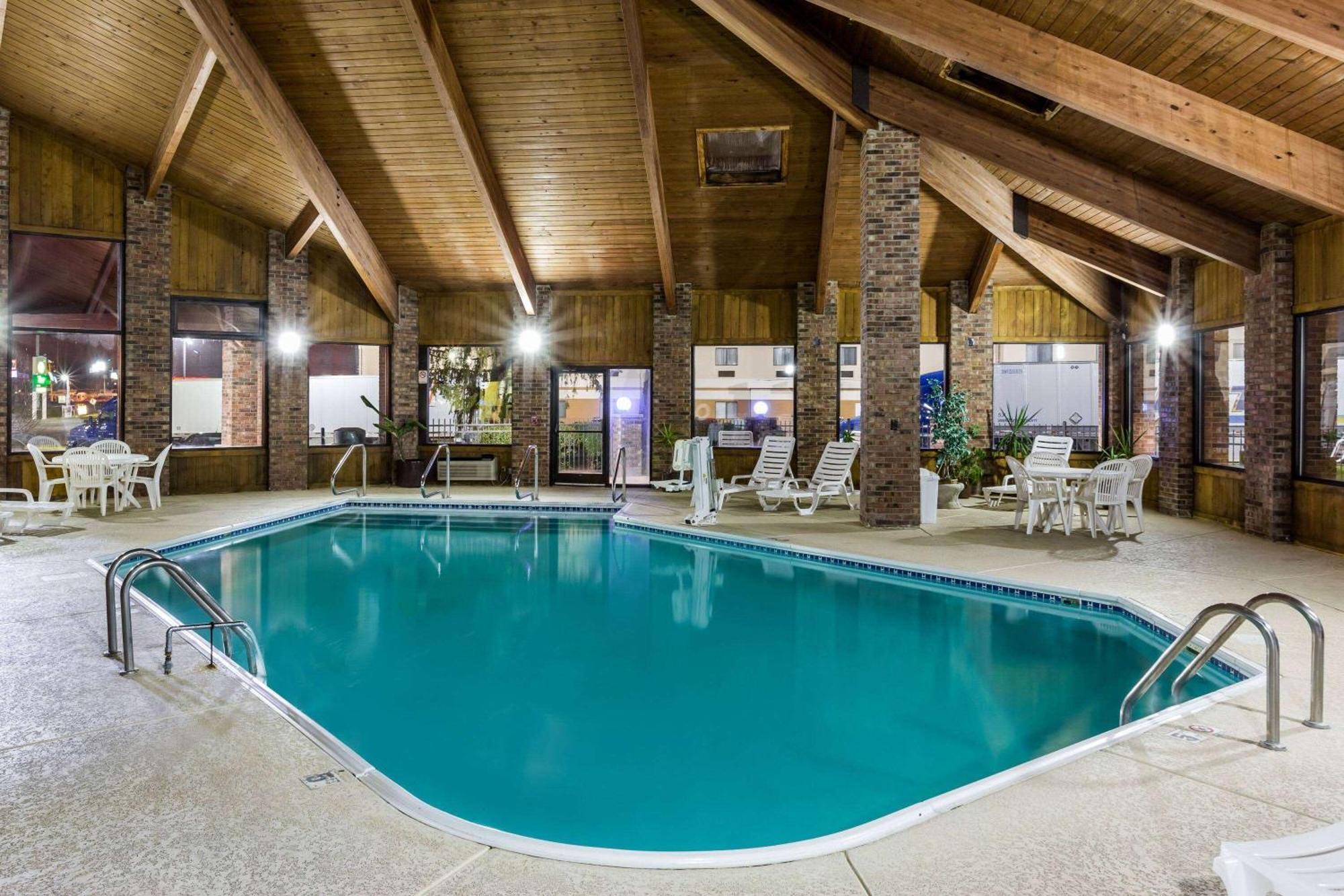 Baymont By Wyndham Louisville South I 65 Brooks Esterno foto